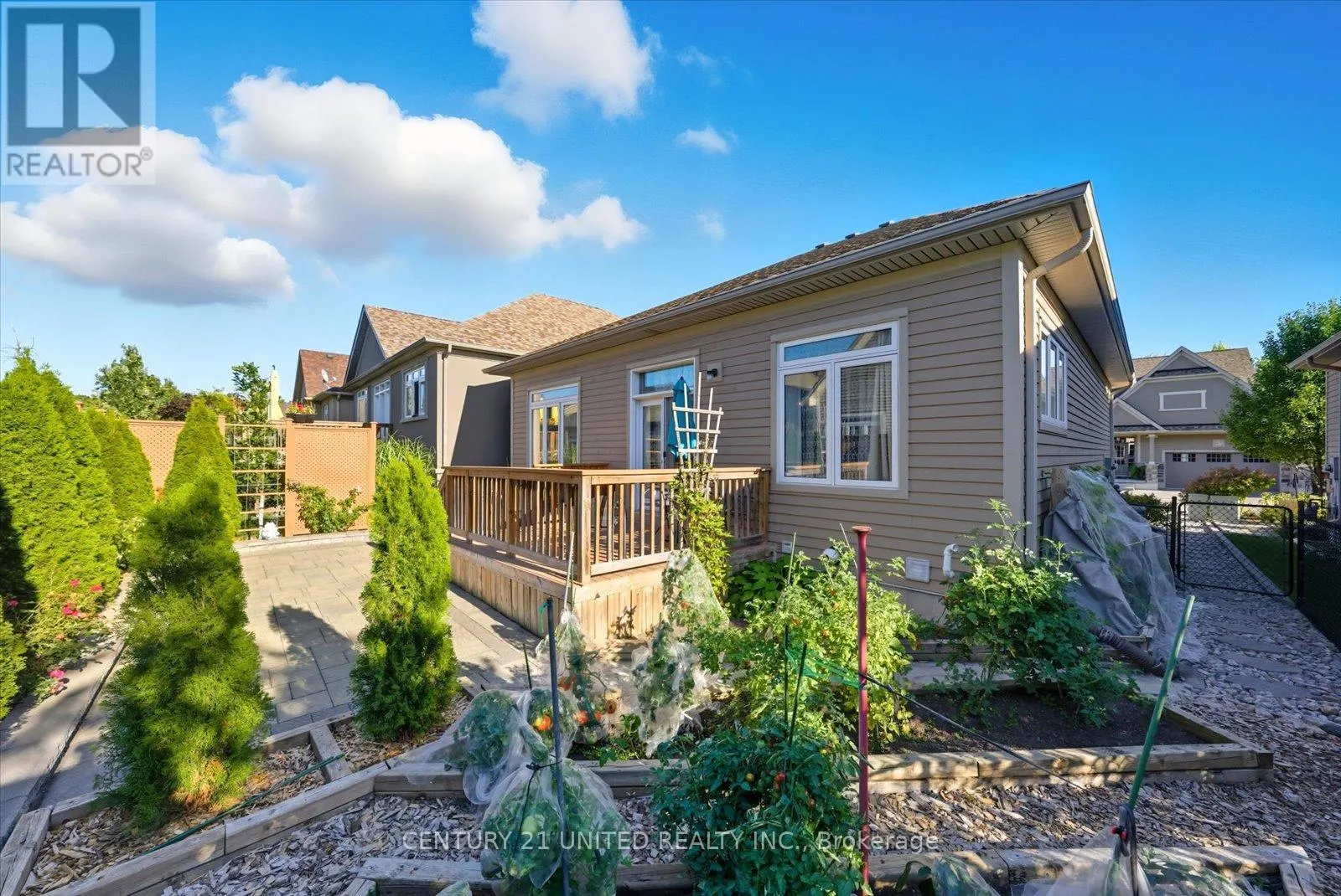 16 LOCKSIDE DRIVE