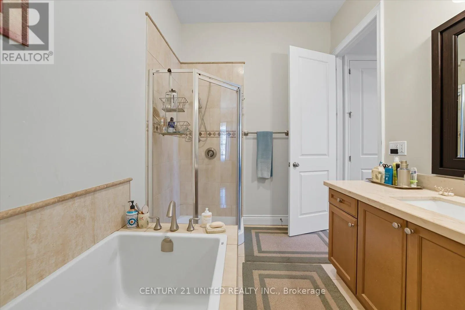 16 LOCKSIDE DRIVE