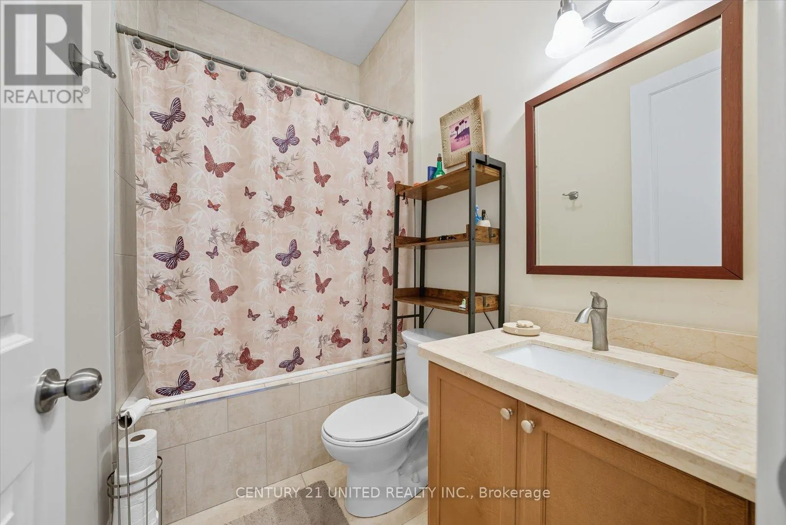 16 LOCKSIDE DRIVE