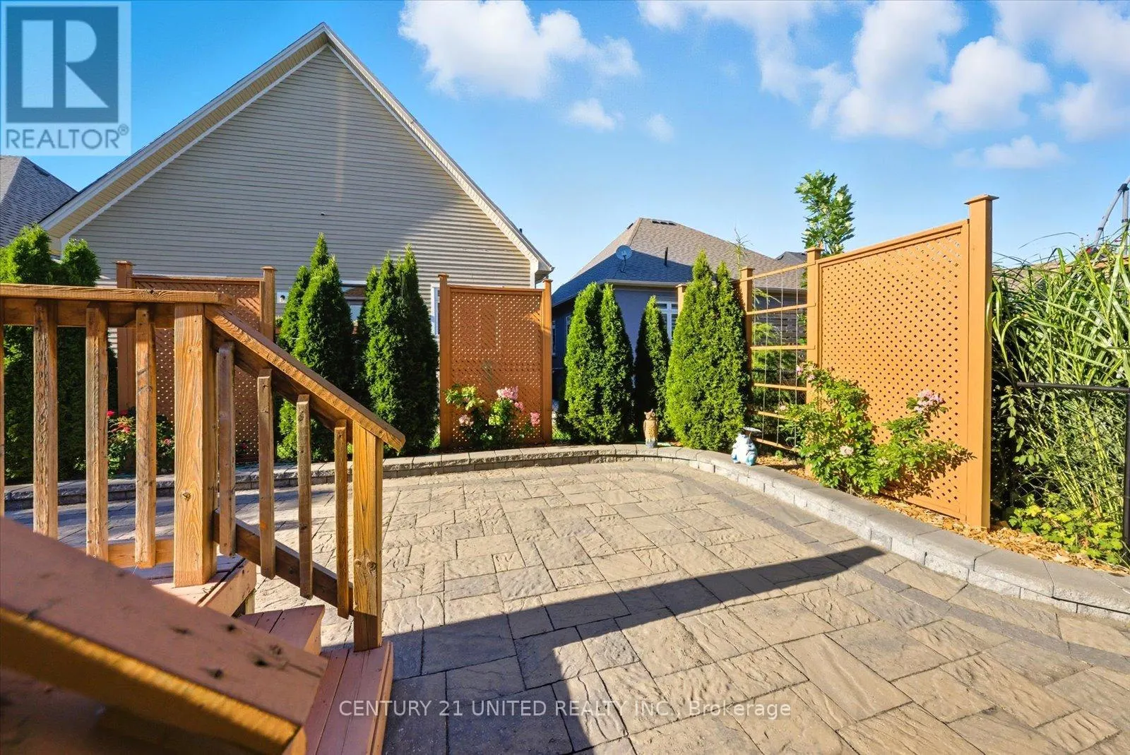 16 LOCKSIDE DRIVE