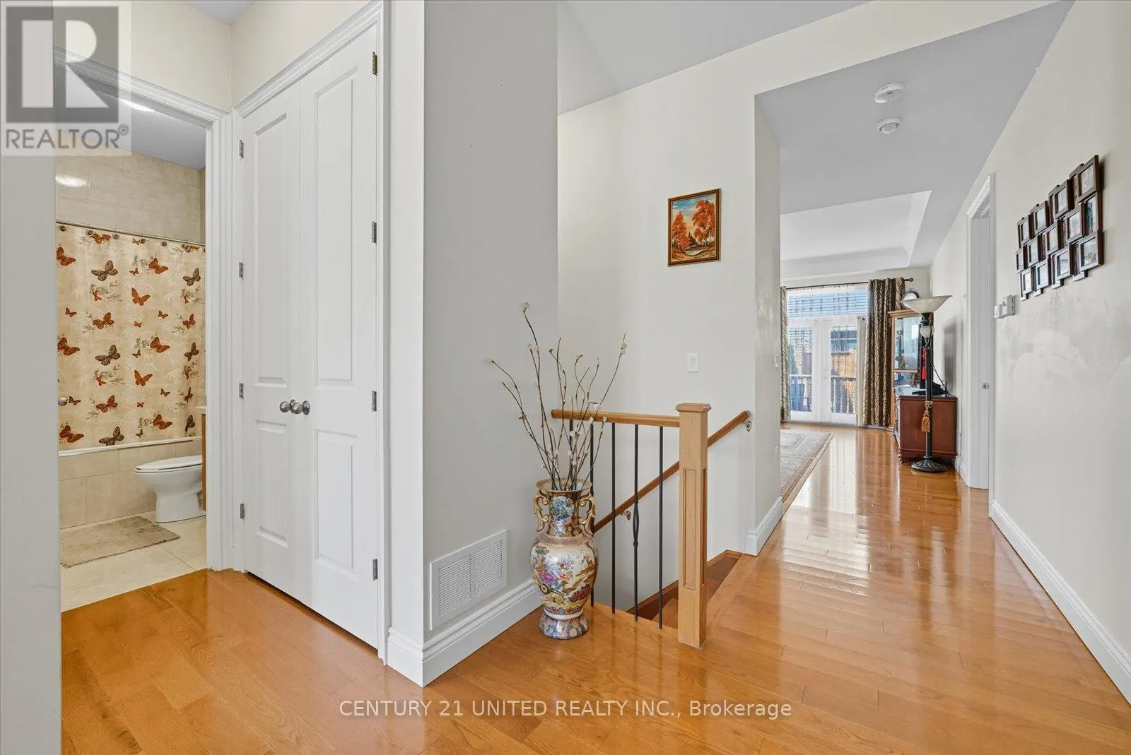 16 LOCKSIDE DRIVE