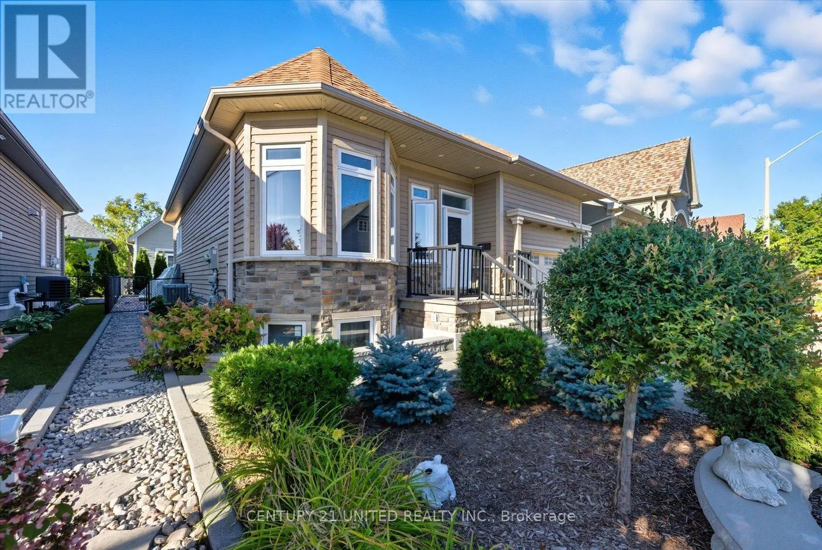 16 LOCKSIDE DRIVE