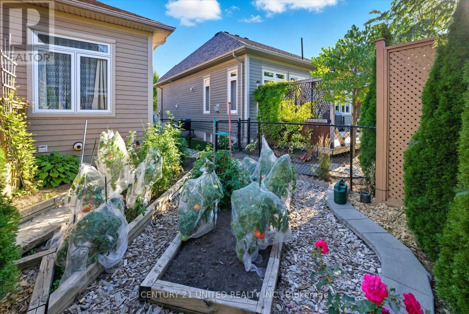16 LOCKSIDE DRIVE