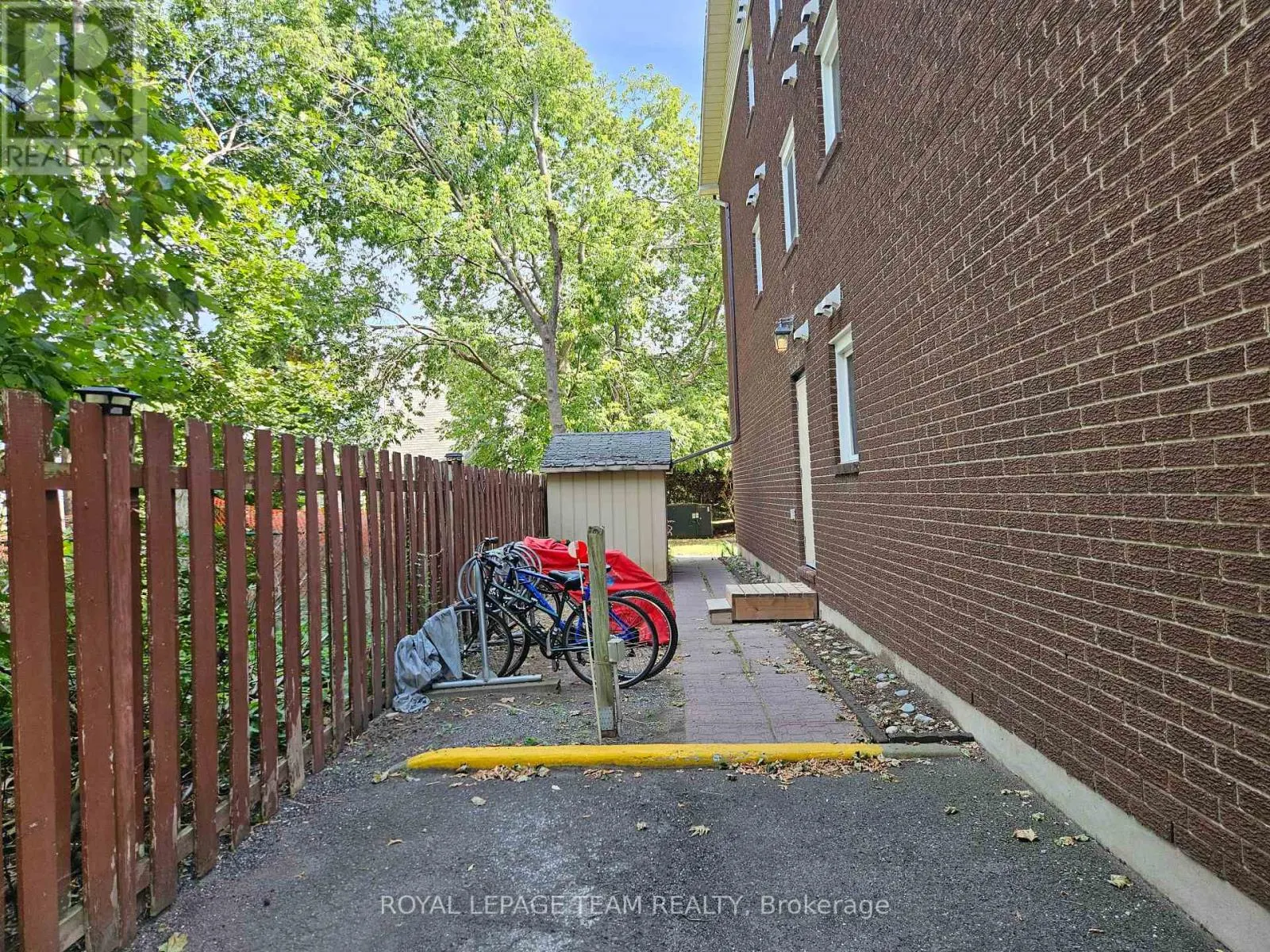 5 - 522 RIVERDALE AVENUE N