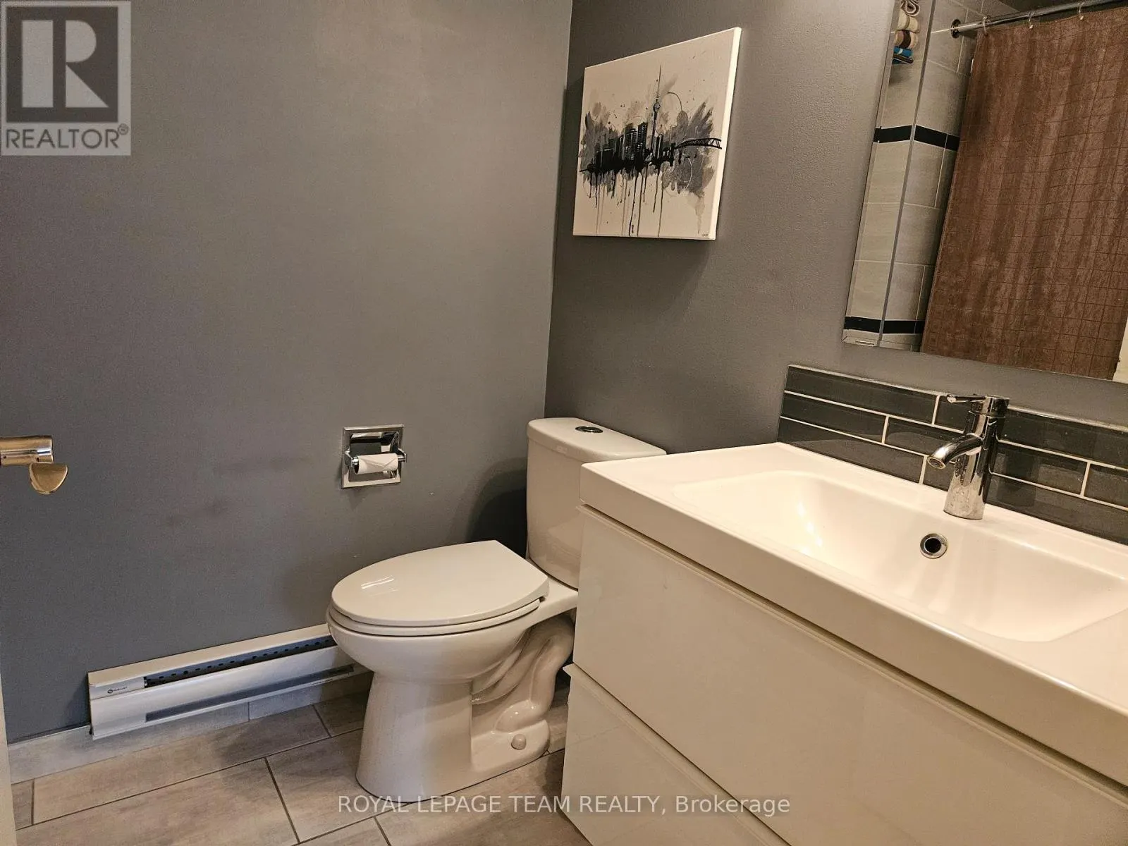 5 - 522 RIVERDALE AVENUE N