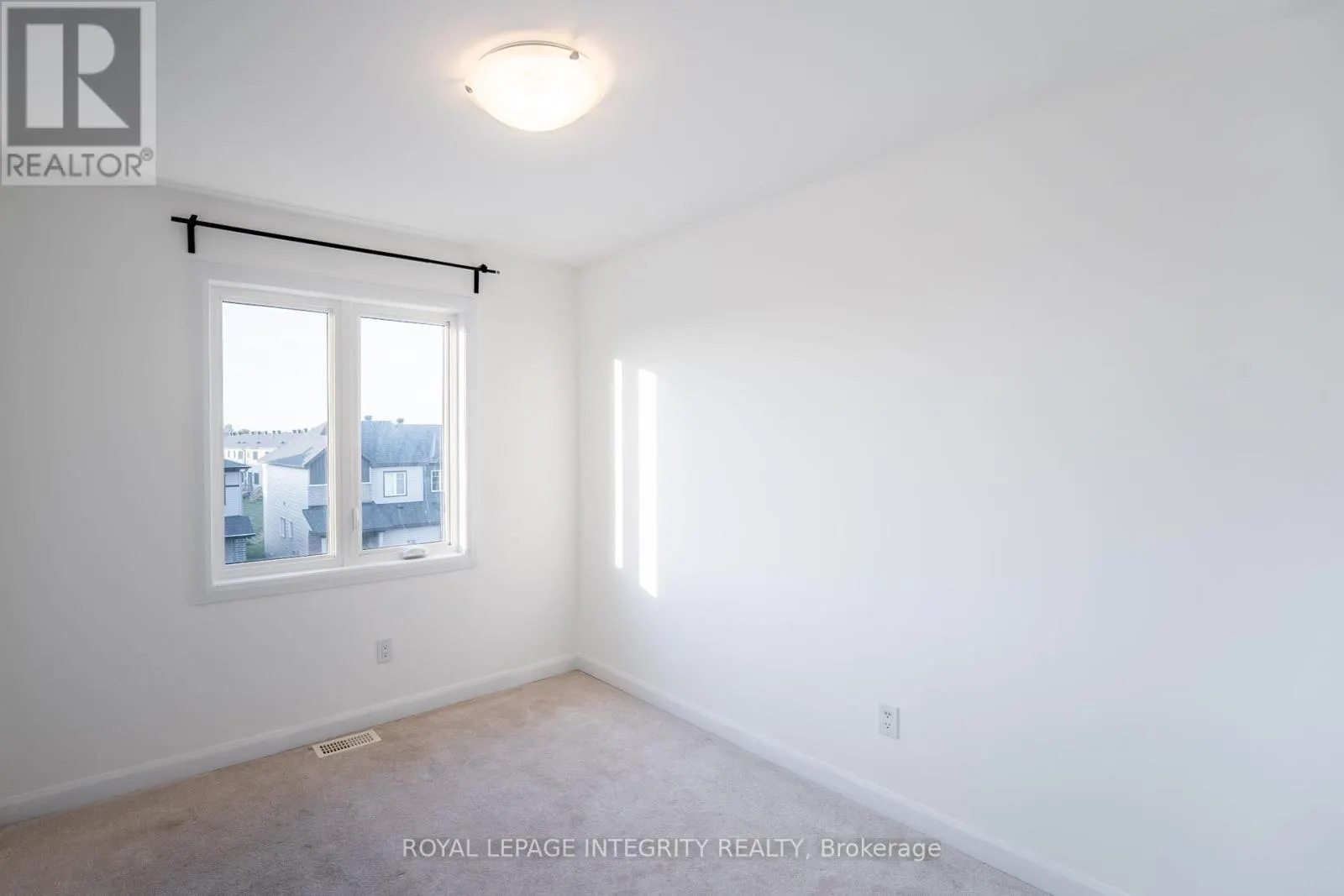 806 EVERBLOOM LANE