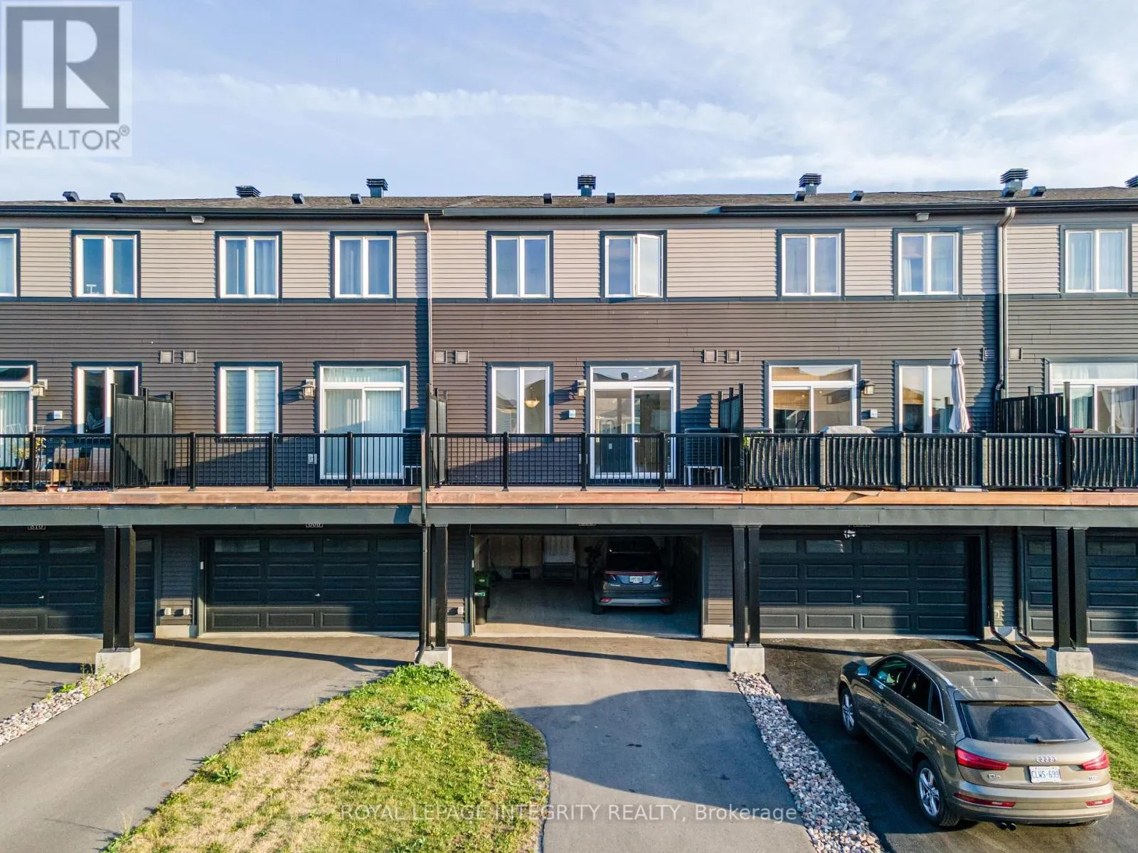 806 EVERBLOOM LANE