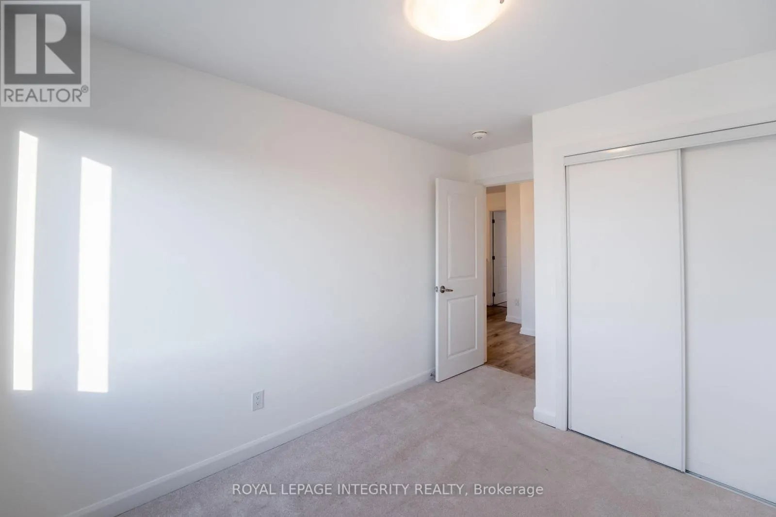 806 EVERBLOOM LANE