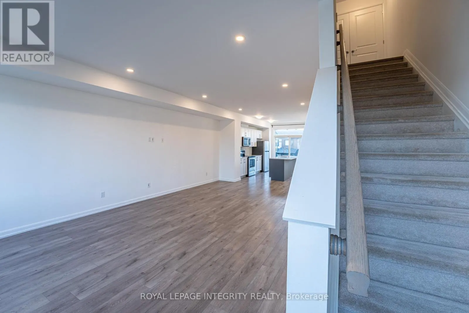 806 EVERBLOOM LANE
