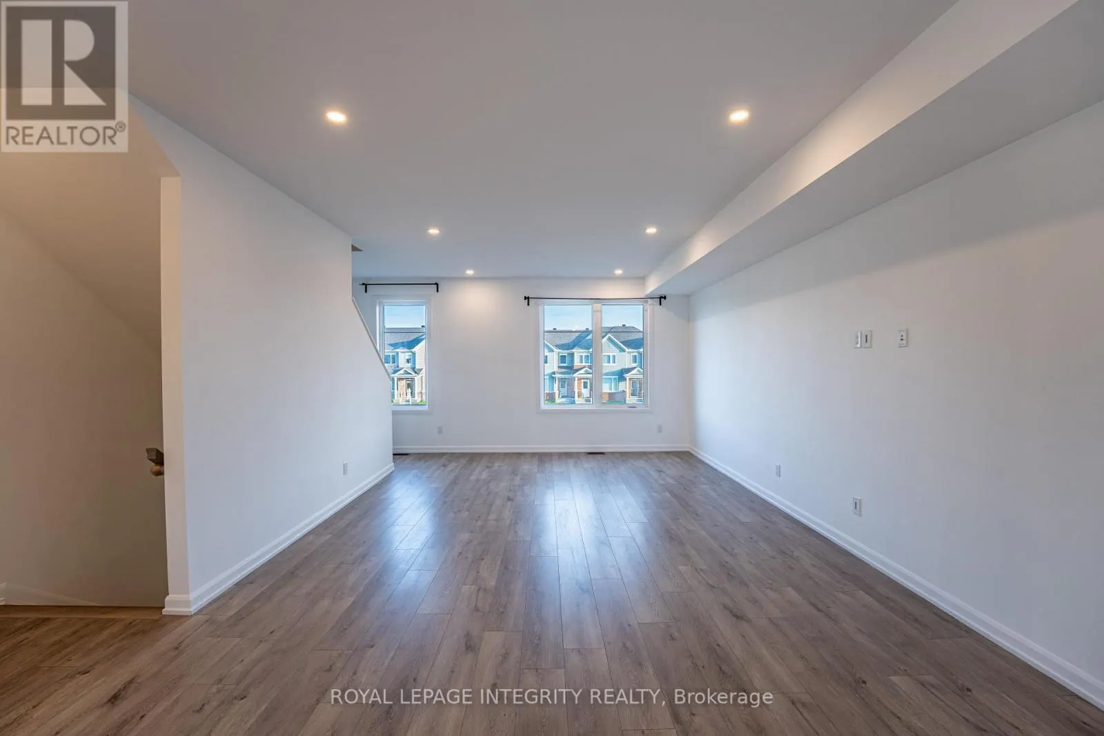 806 EVERBLOOM LANE