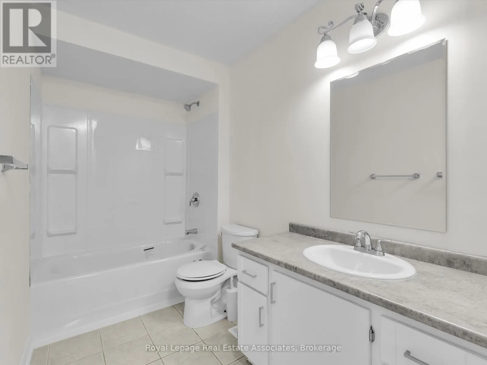 16 - 1581 HIDDEN VALLEY ROAD