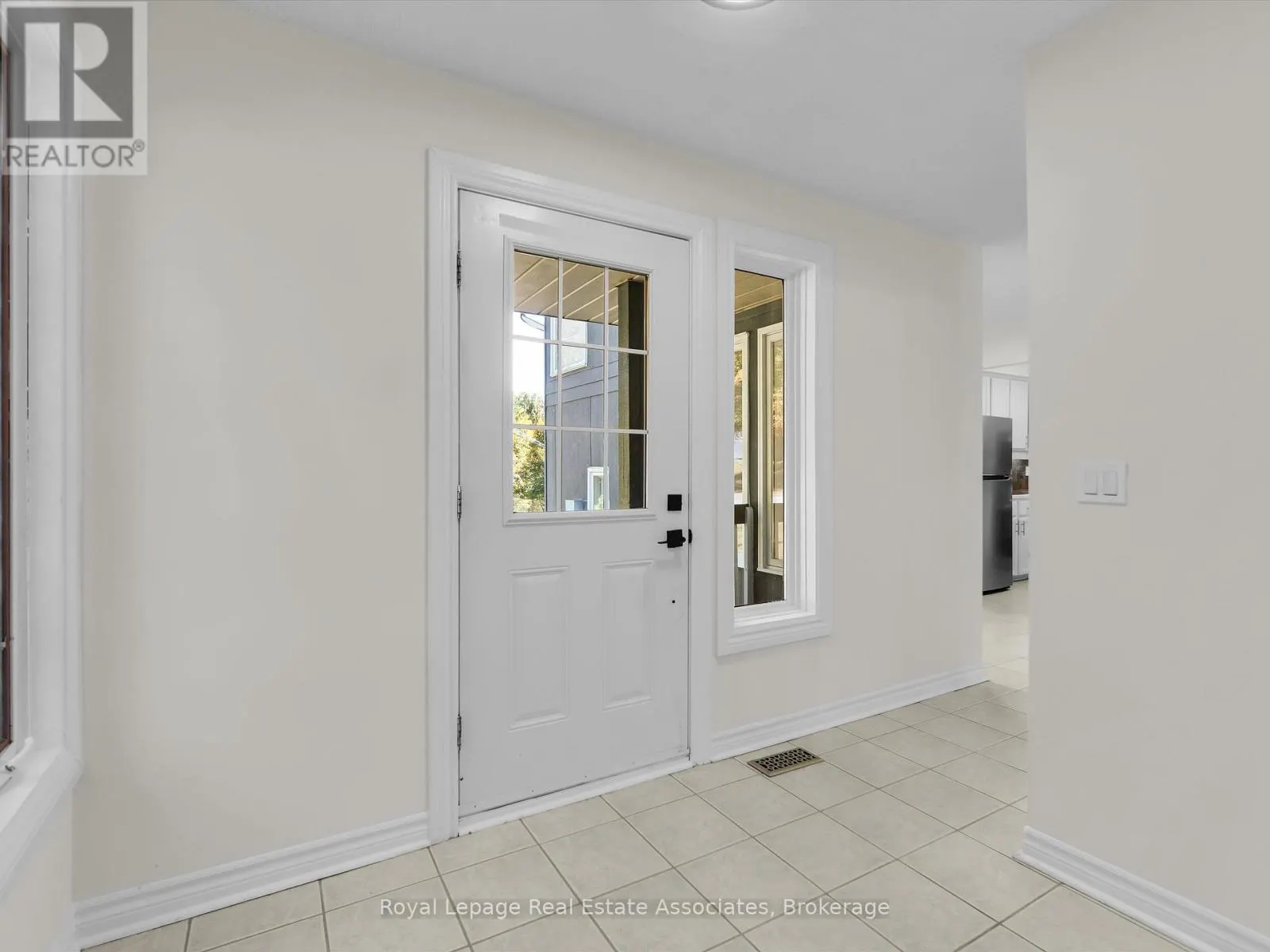 16 - 1581 HIDDEN VALLEY ROAD