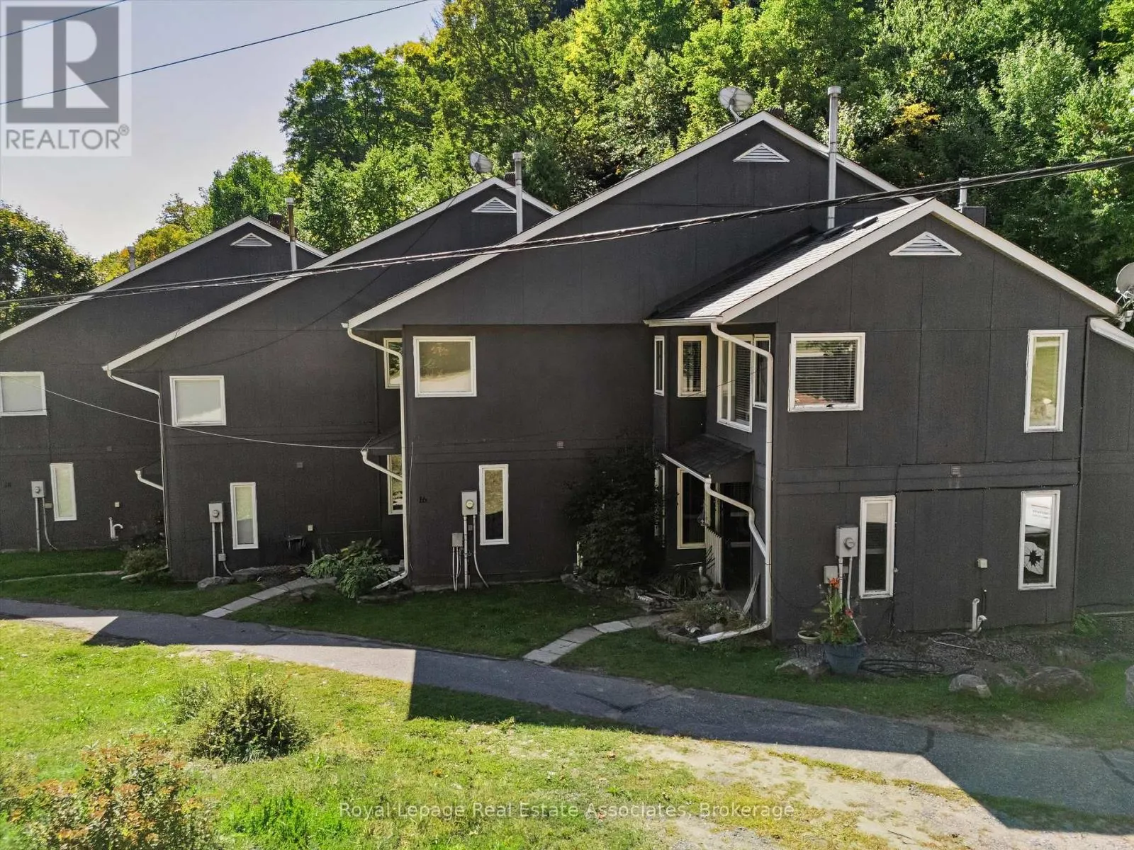16 - 1581 HIDDEN VALLEY ROAD