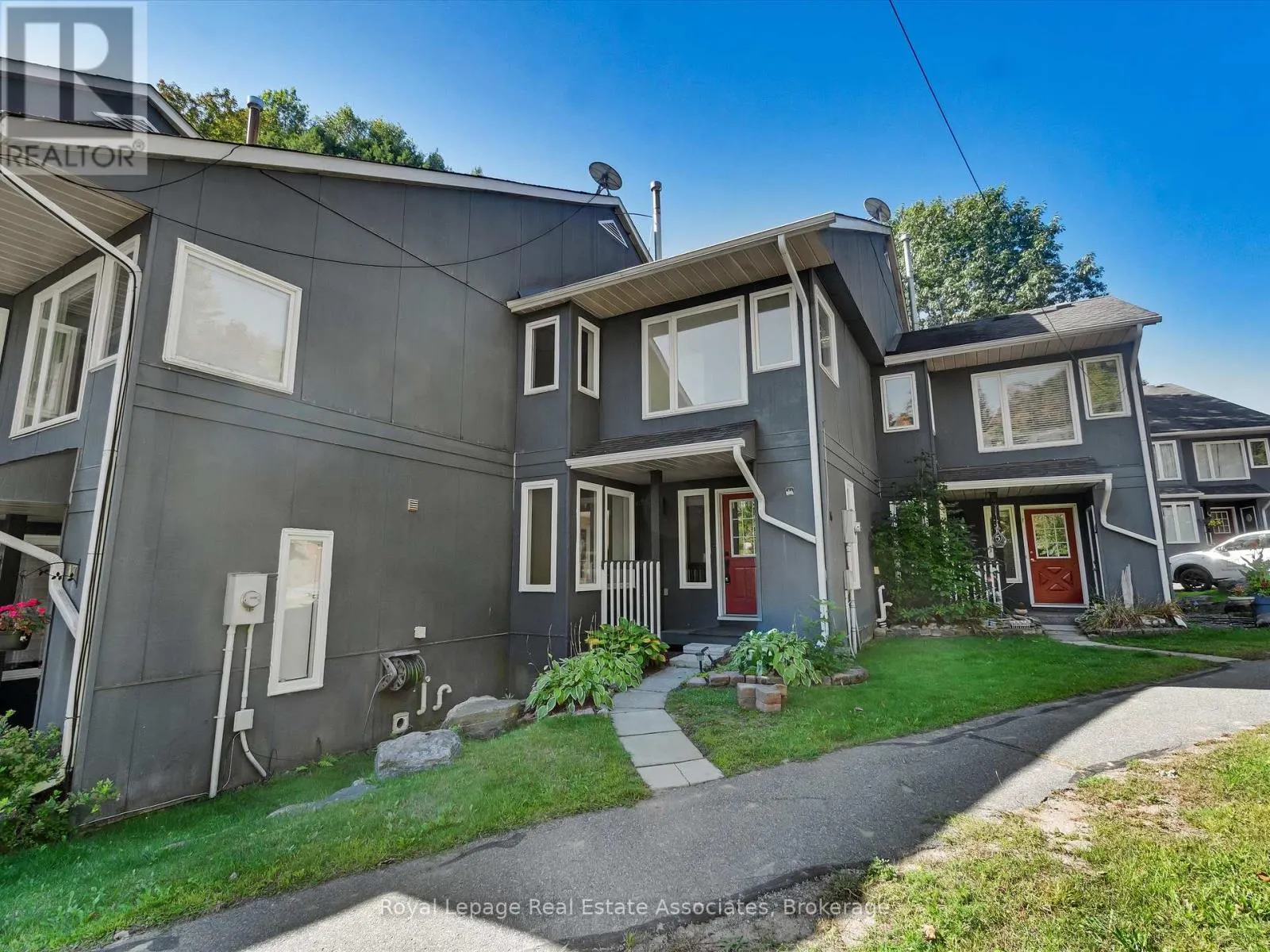 16 - 1581 HIDDEN VALLEY ROAD