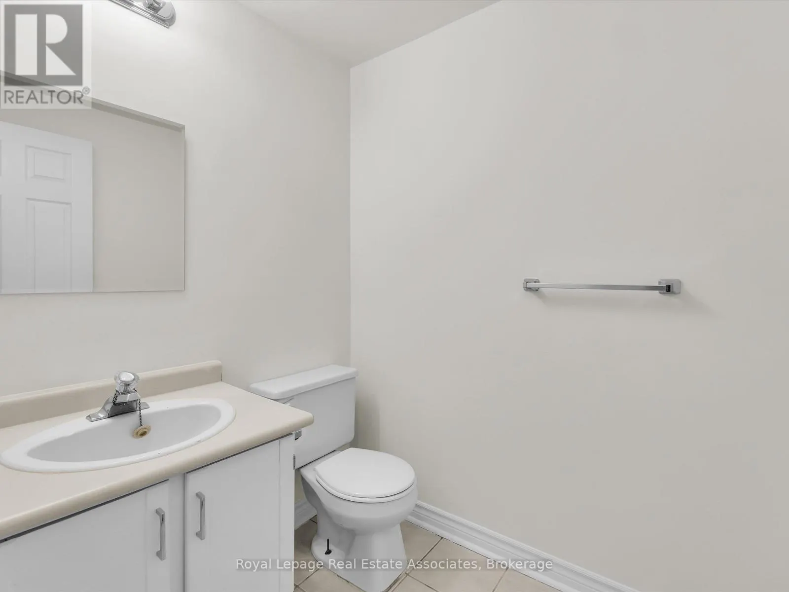 16 - 1581 HIDDEN VALLEY ROAD