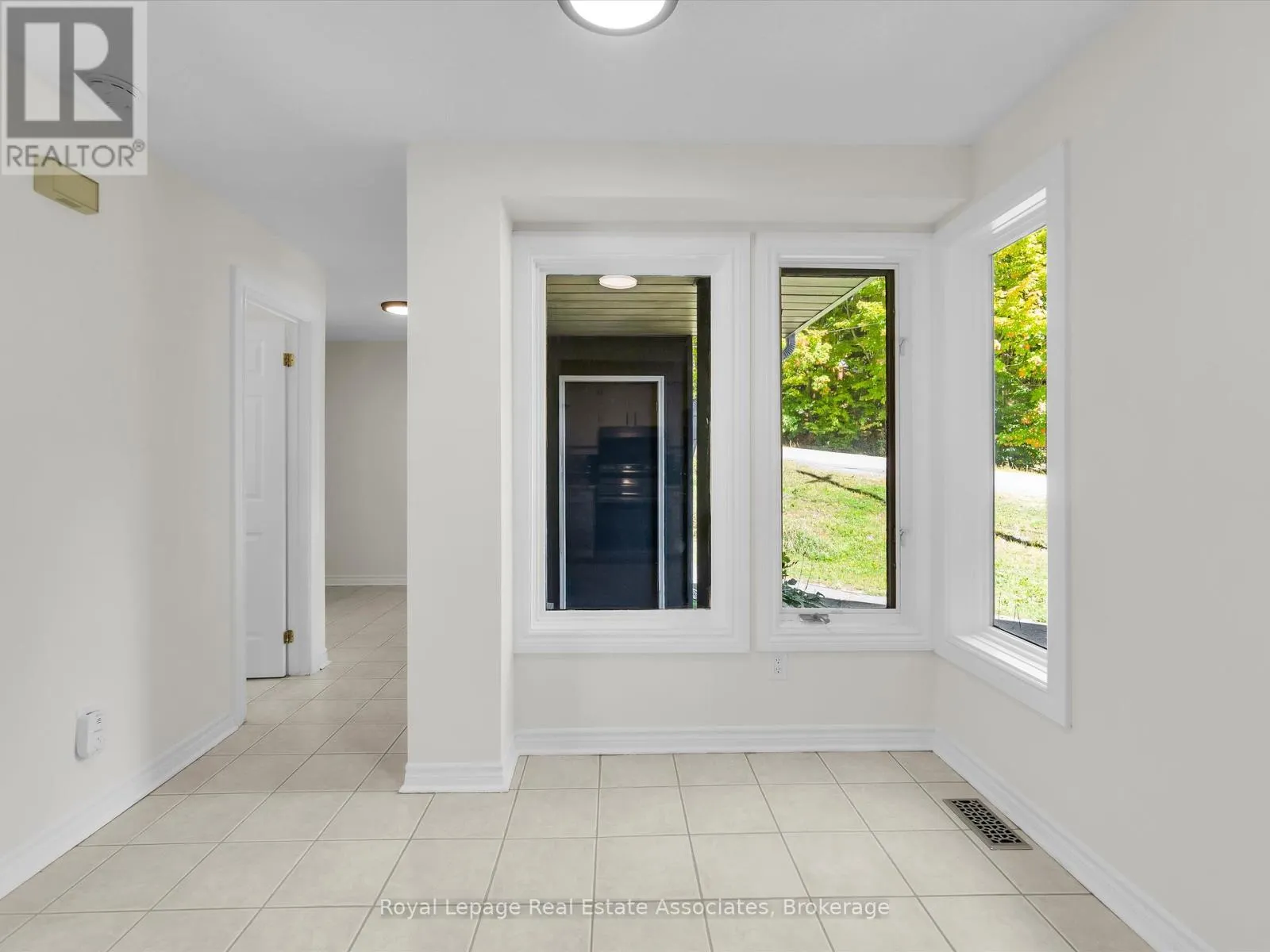 16 - 1581 HIDDEN VALLEY ROAD