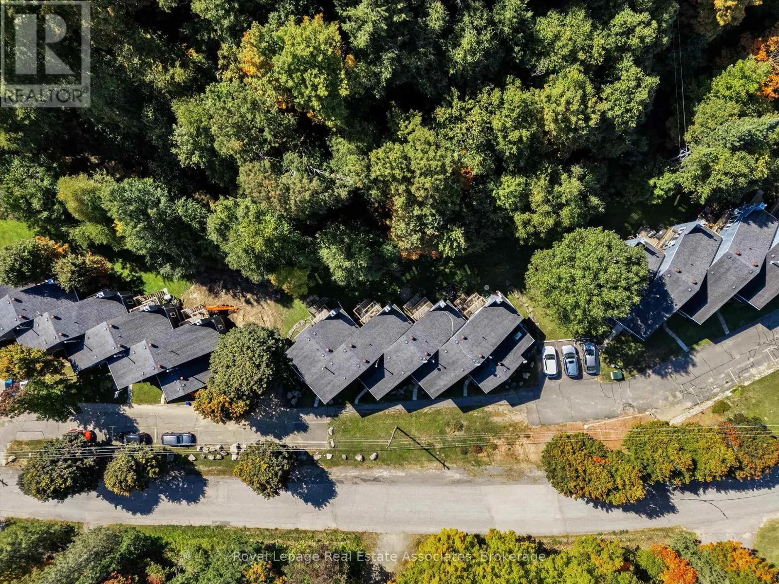 16 - 1581 HIDDEN VALLEY ROAD