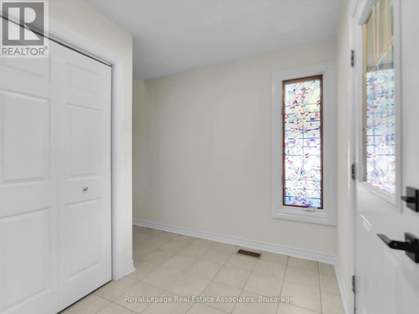16 - 1581 HIDDEN VALLEY ROAD