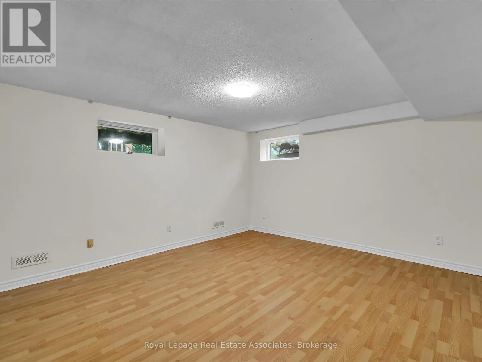 16 - 1581 HIDDEN VALLEY ROAD