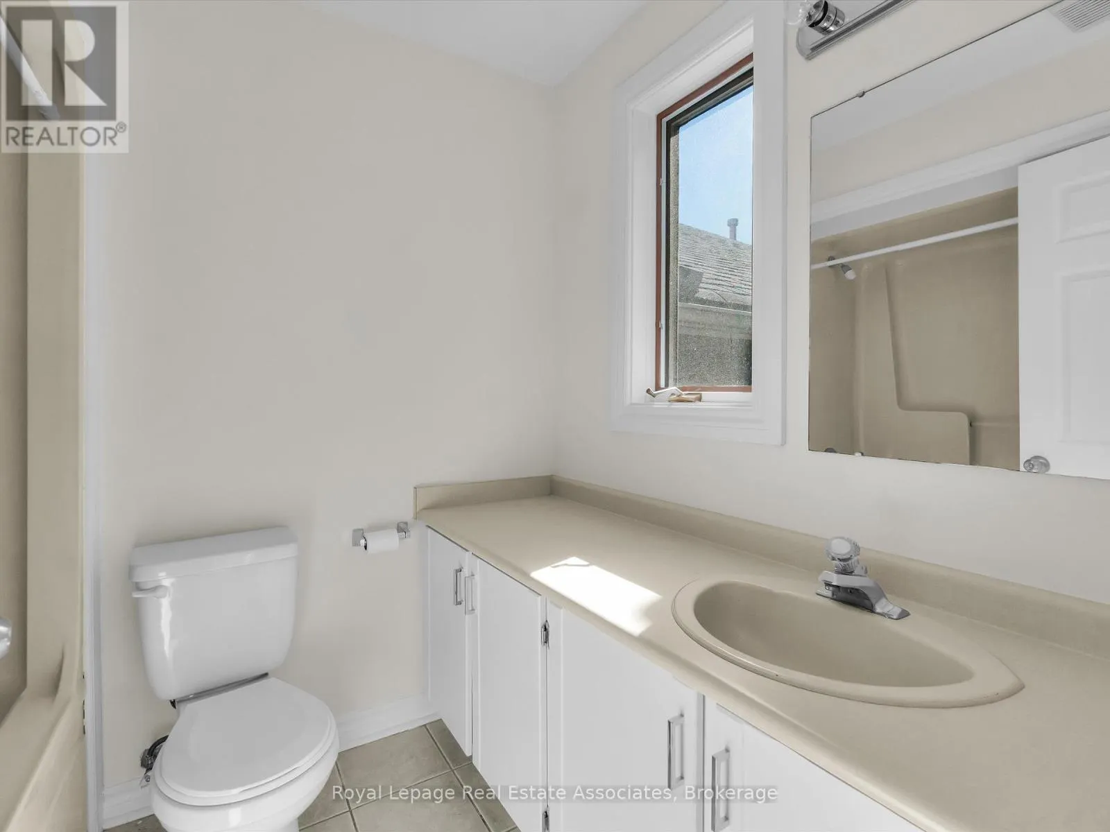 16 - 1581 HIDDEN VALLEY ROAD