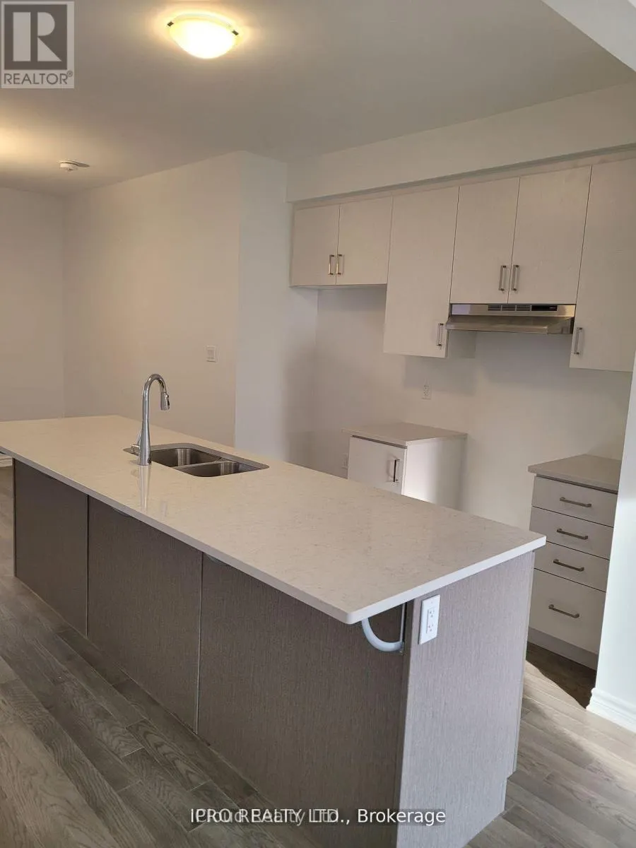 22 MILT SCHMIDT STREET W