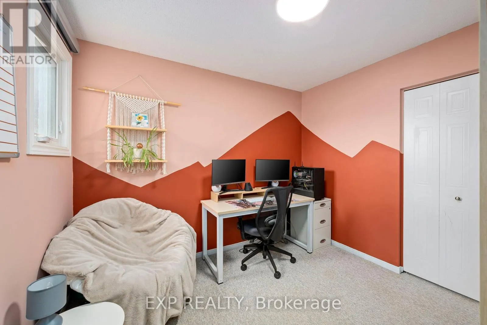 1852 BLOOM CRESCENT