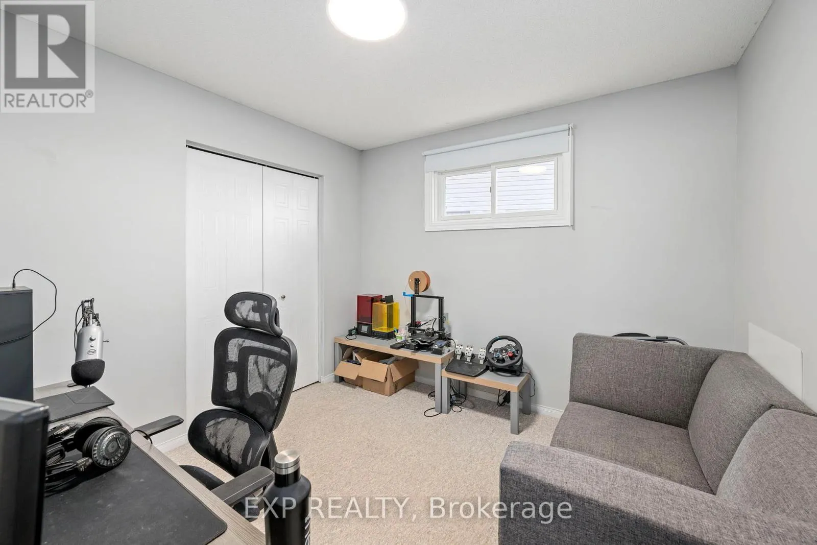 1852 BLOOM CRESCENT