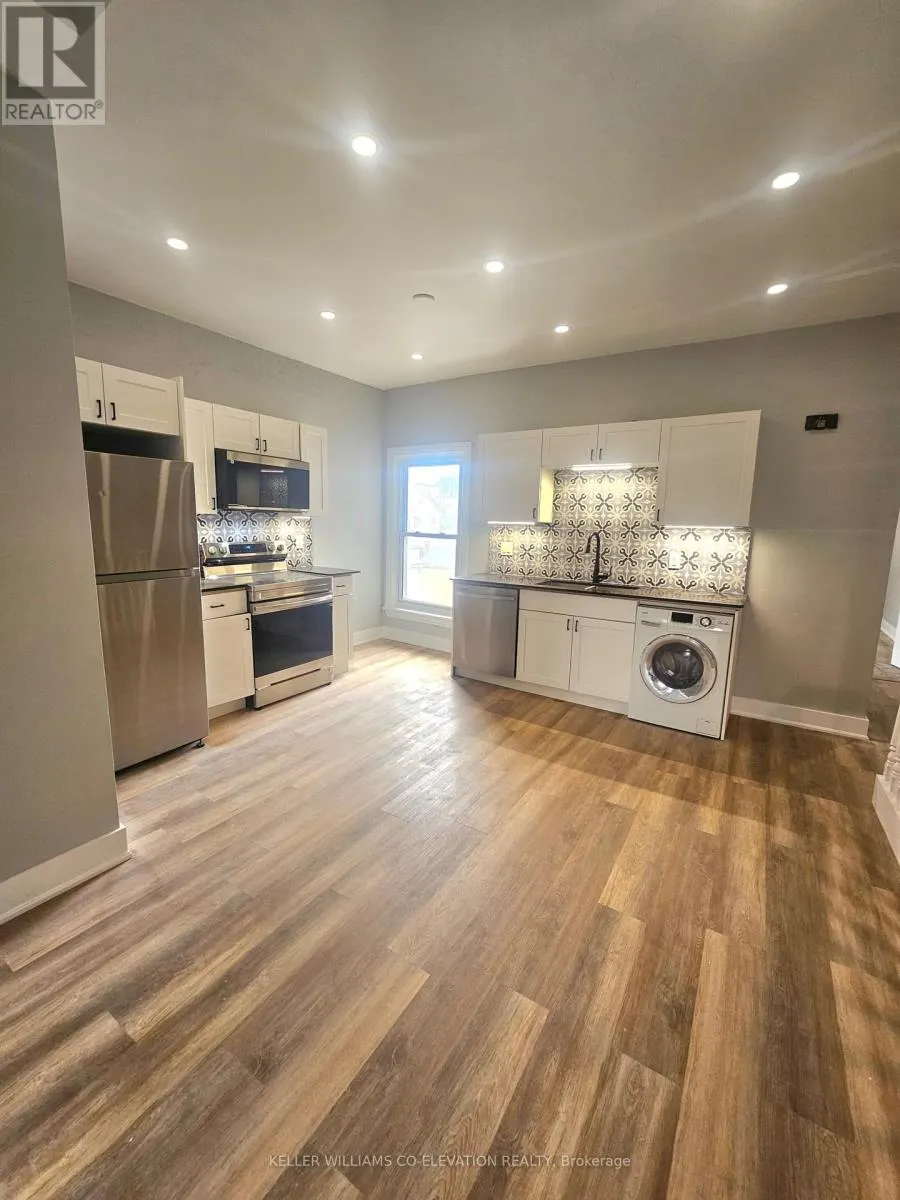 357 BARTON STREET E