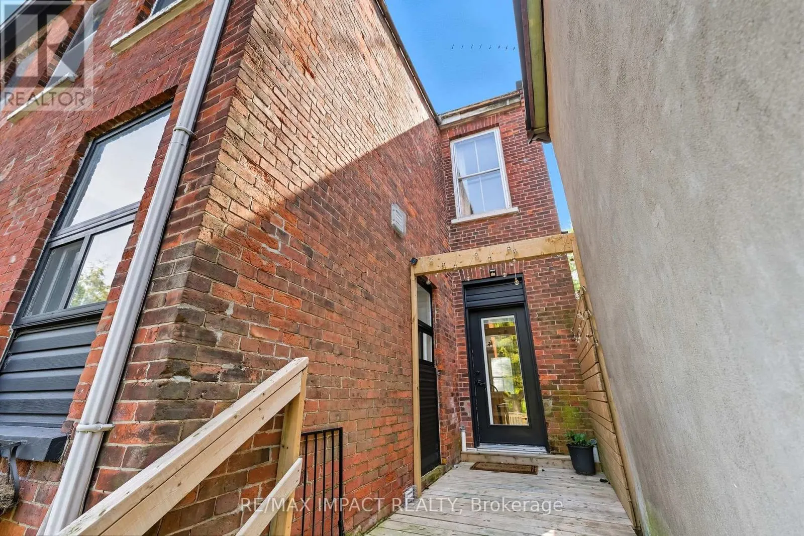 186 WALTON STREET