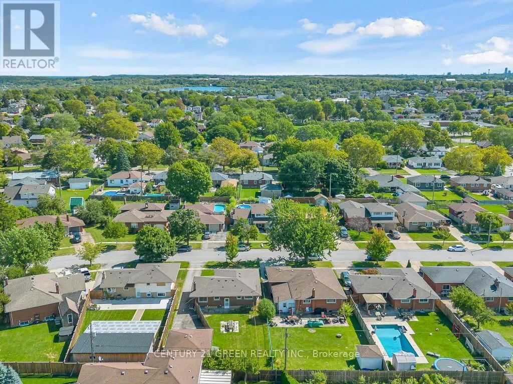 5 ST. CHARLES AVENUE W
