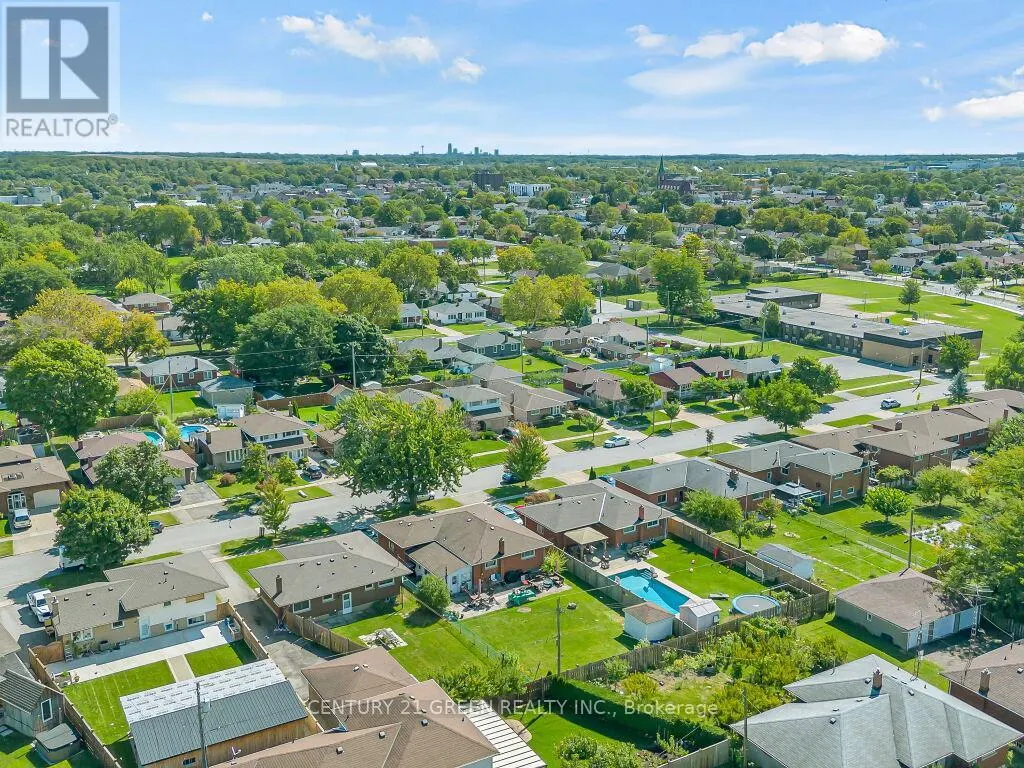 5 ST. CHARLES AVENUE W