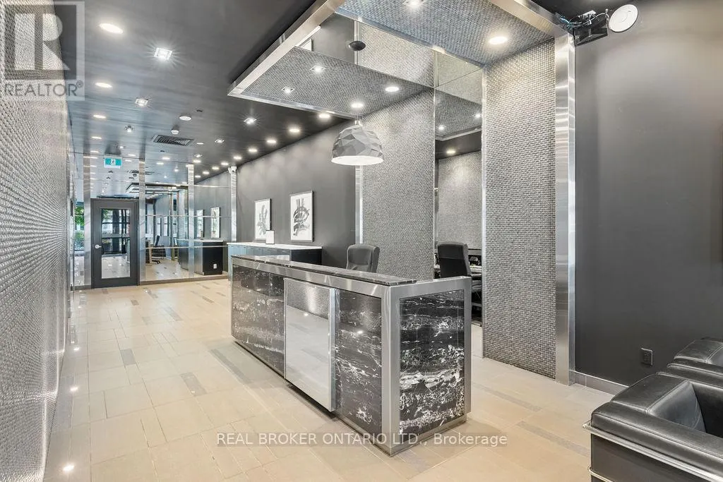 1111 - 224 LYON STREET N