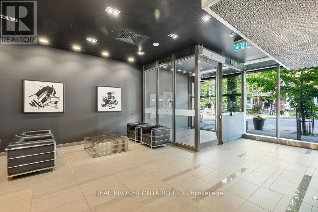 1111 - 224 LYON STREET N