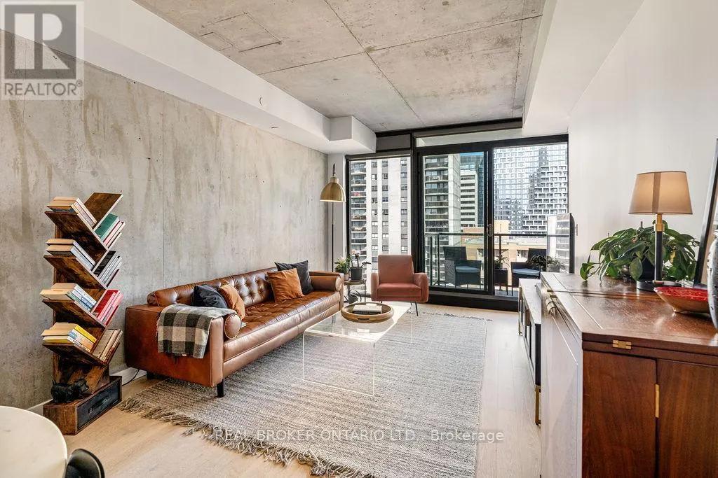 1111 - 224 LYON STREET N