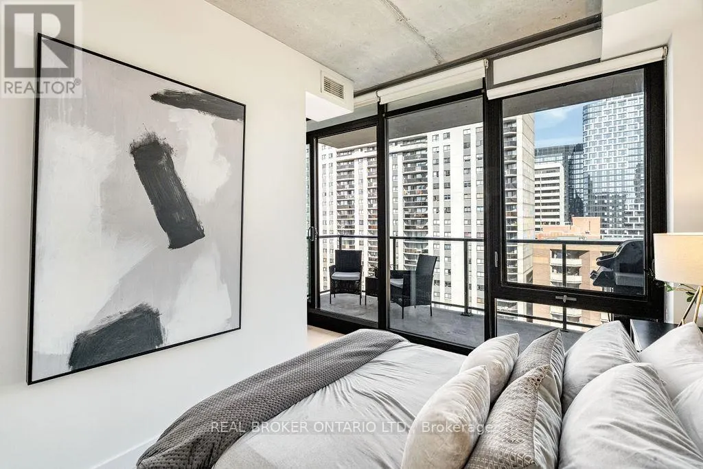 1111 - 224 LYON STREET N