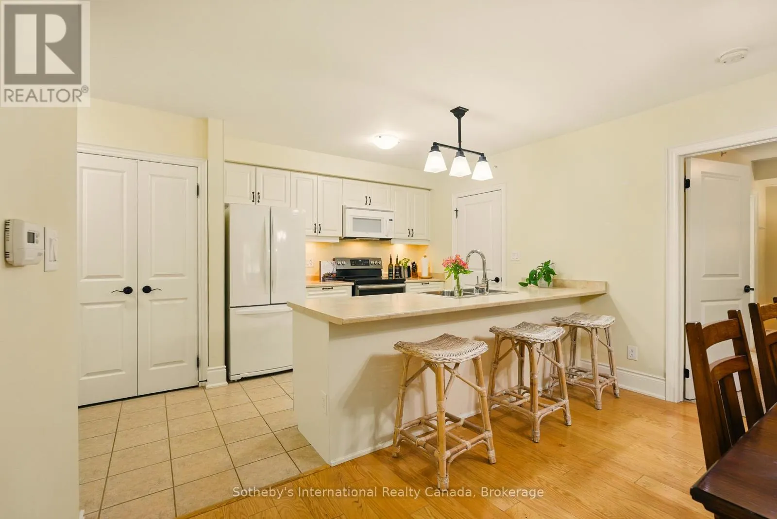 103 - 391B MANITOBA STREET, #103
