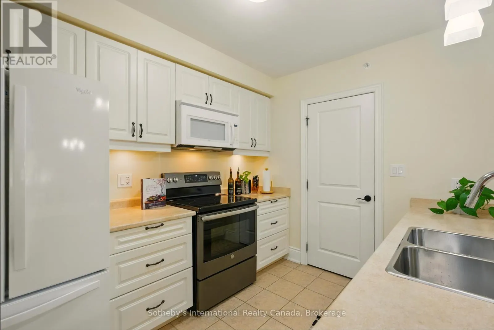 103 - 391B MANITOBA STREET, #103