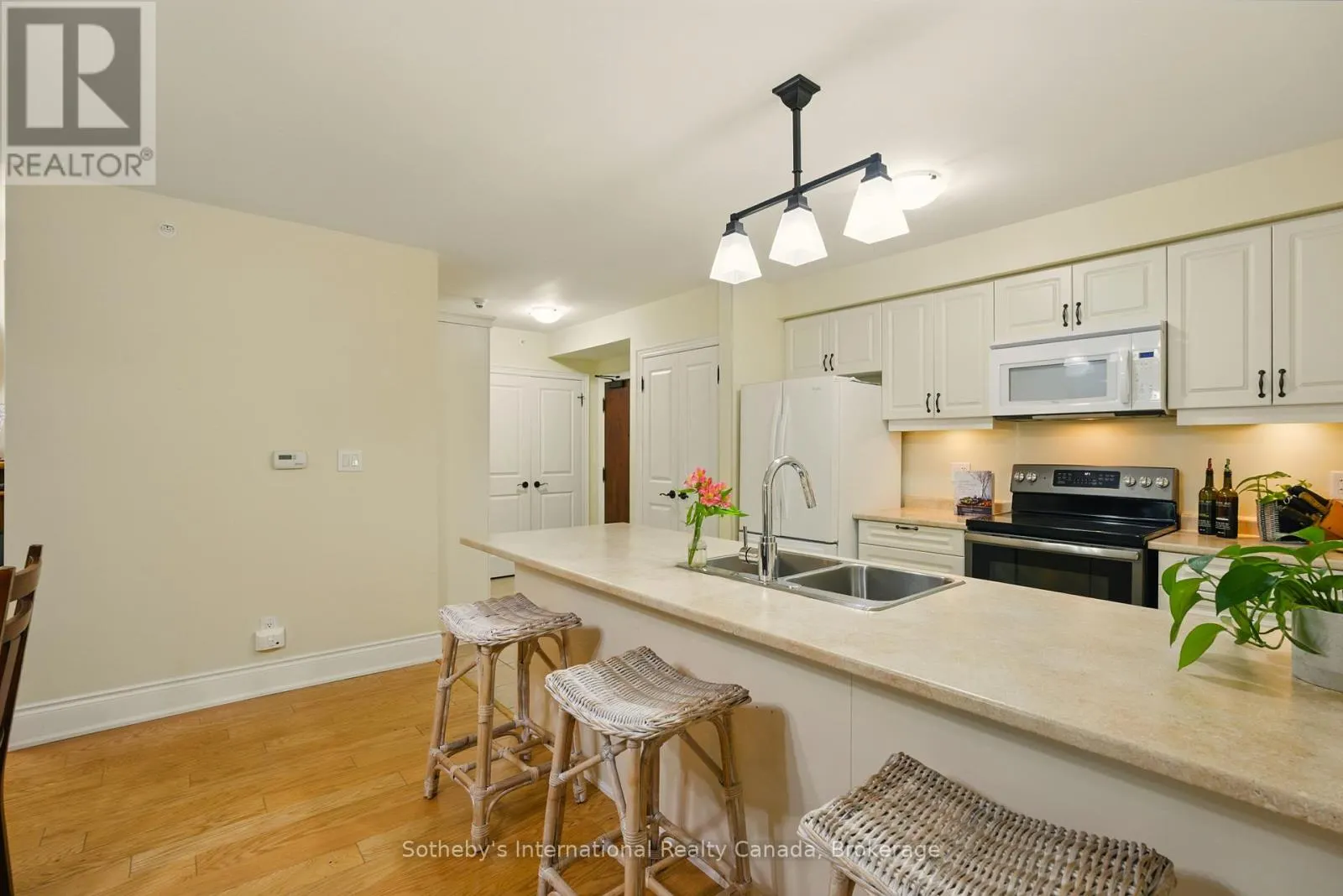 103 - 391B MANITOBA STREET, #103