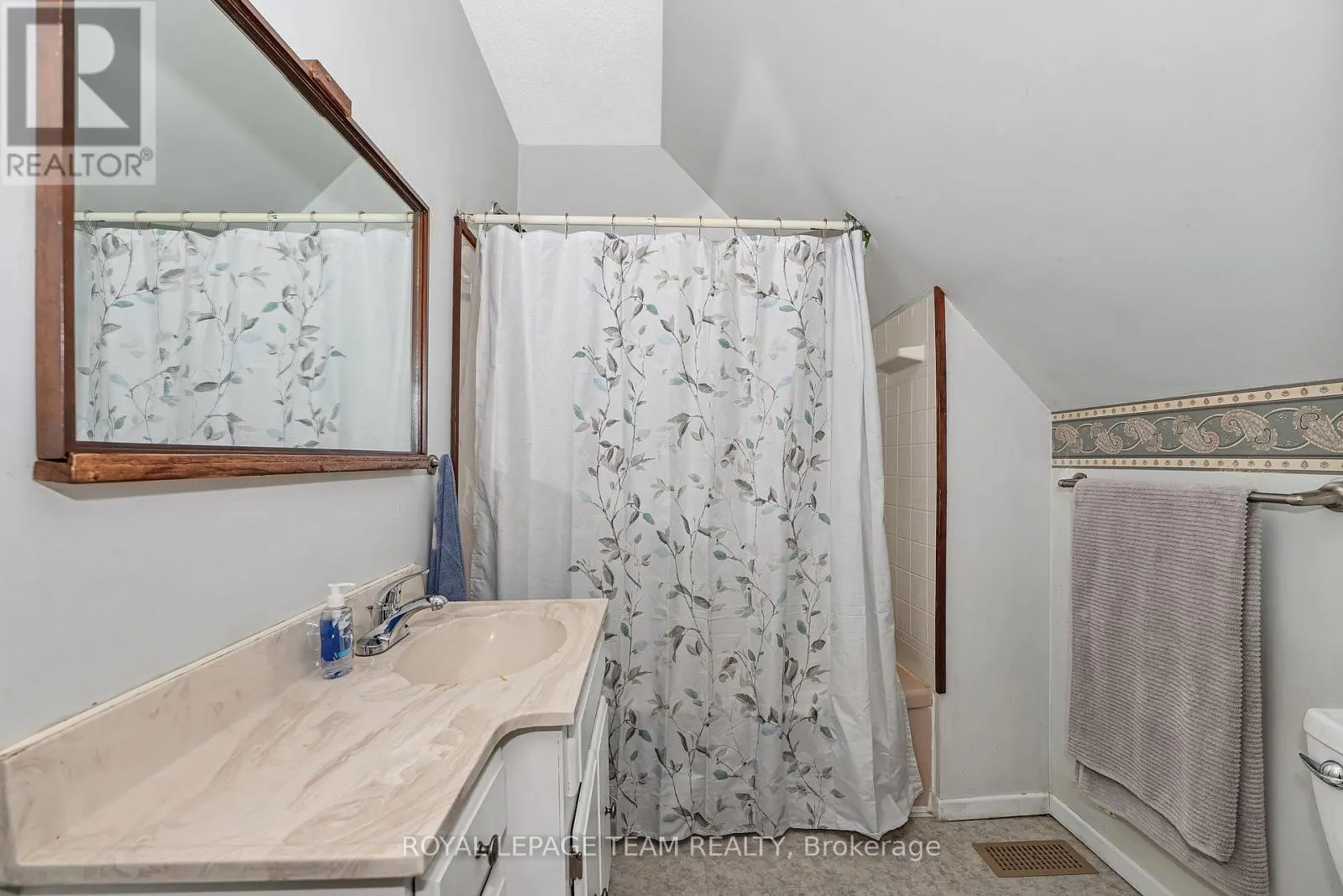 1210 BAYVIEW DRIVE