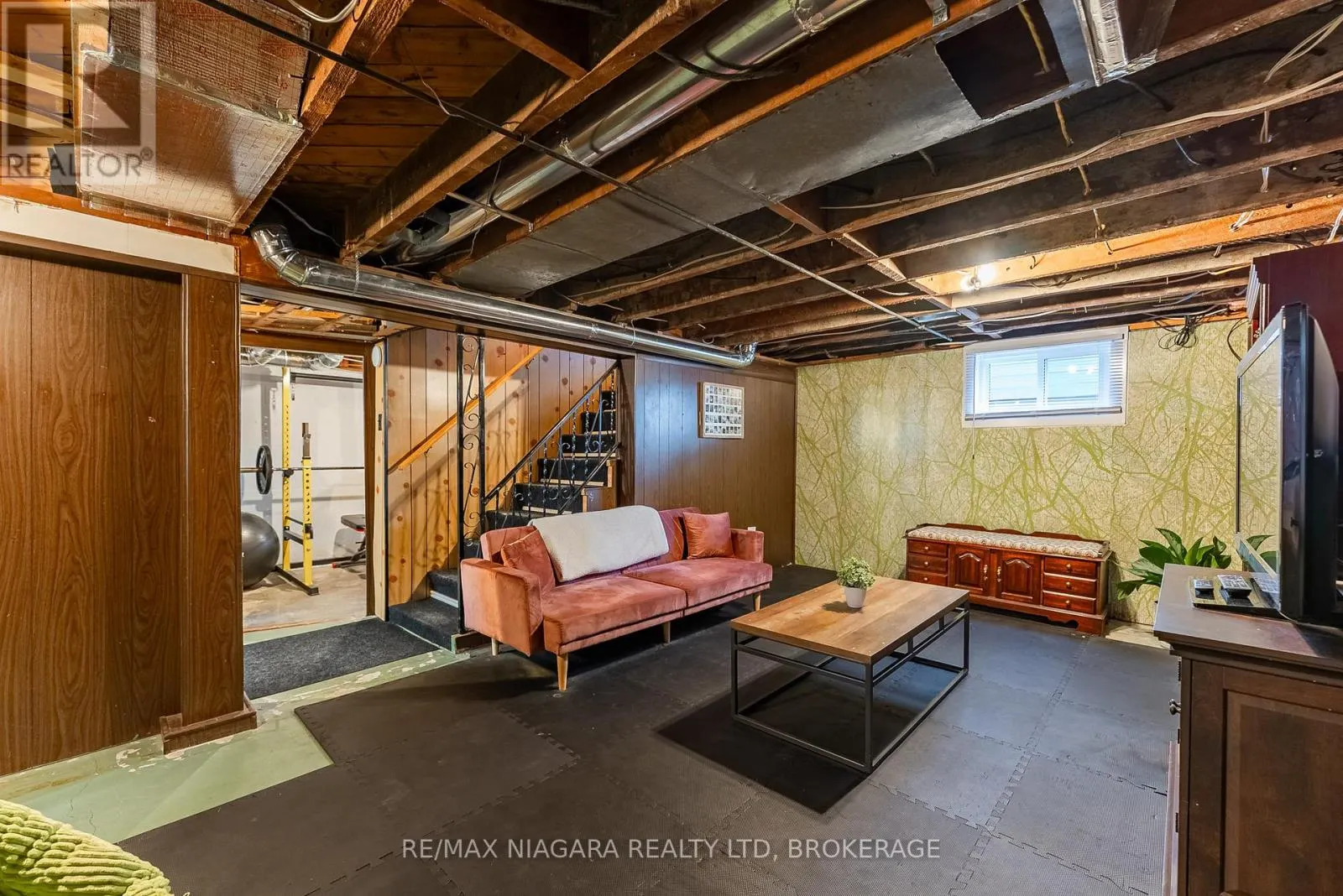 113 LYONS AVENUE