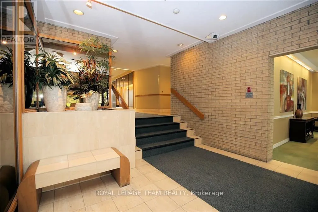 1003 - 1100 AMBLESIDE DRIVE