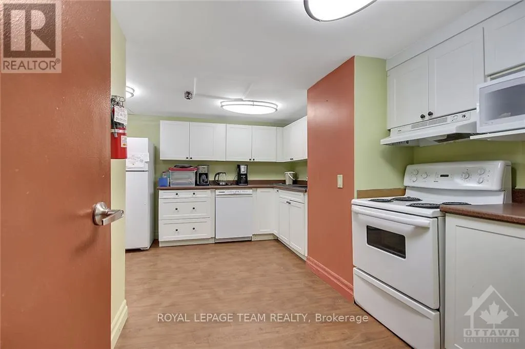 1003 - 1100 AMBLESIDE DRIVE