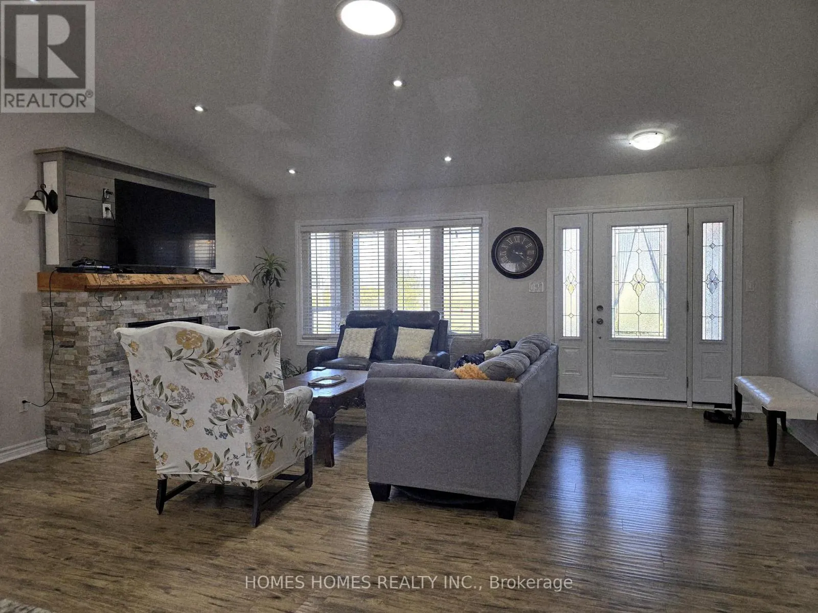 192 RUBY'S CRESCENT