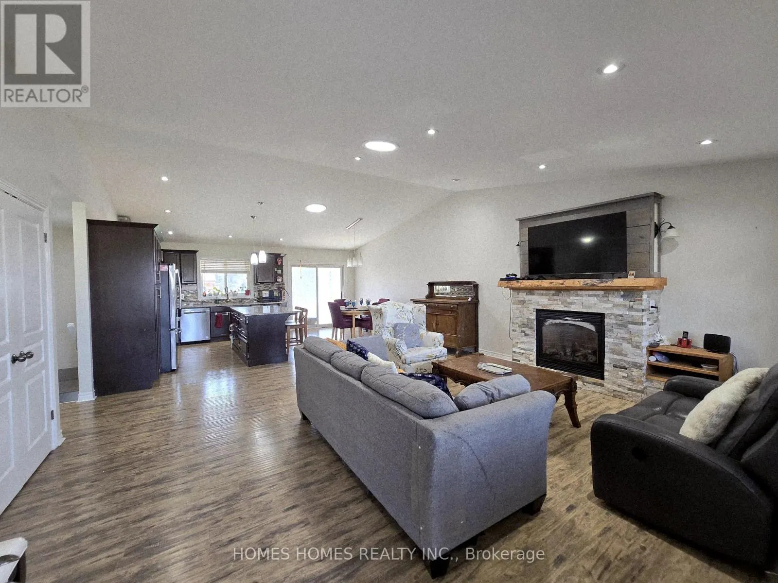 192 RUBY'S CRESCENT