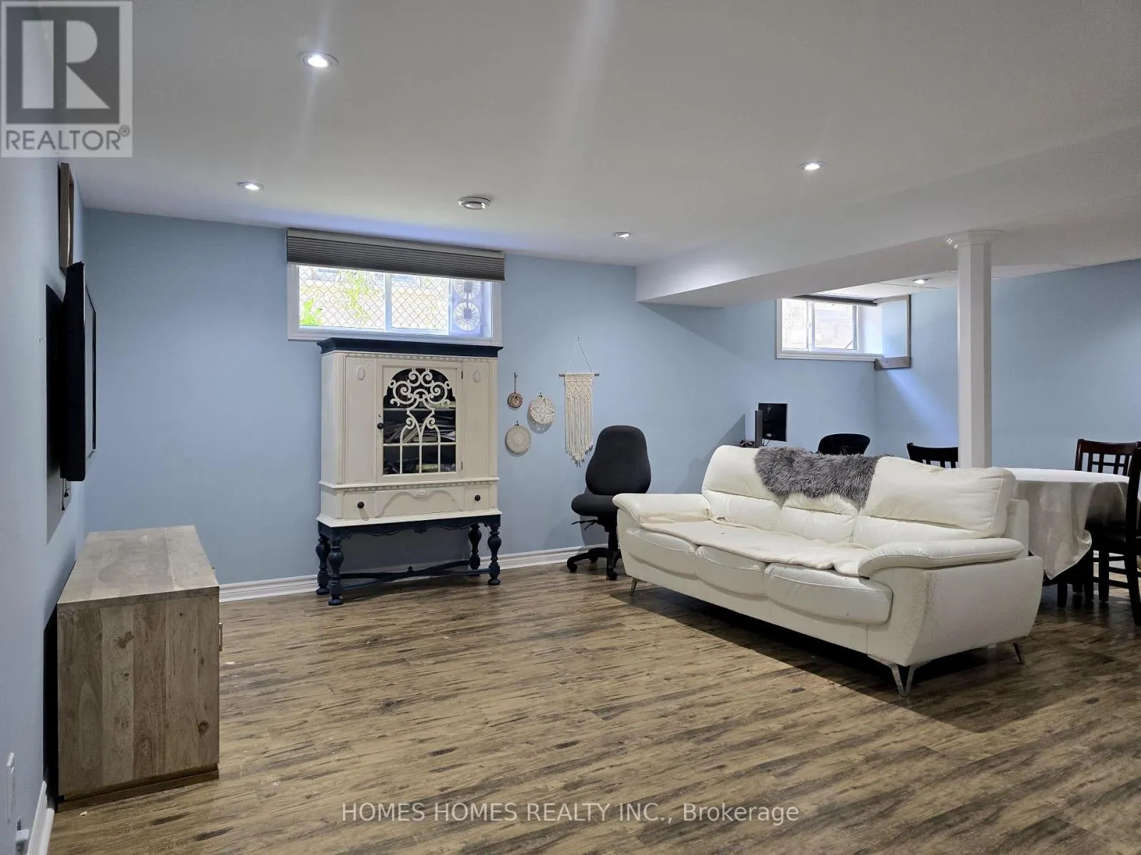 192 RUBY'S CRESCENT