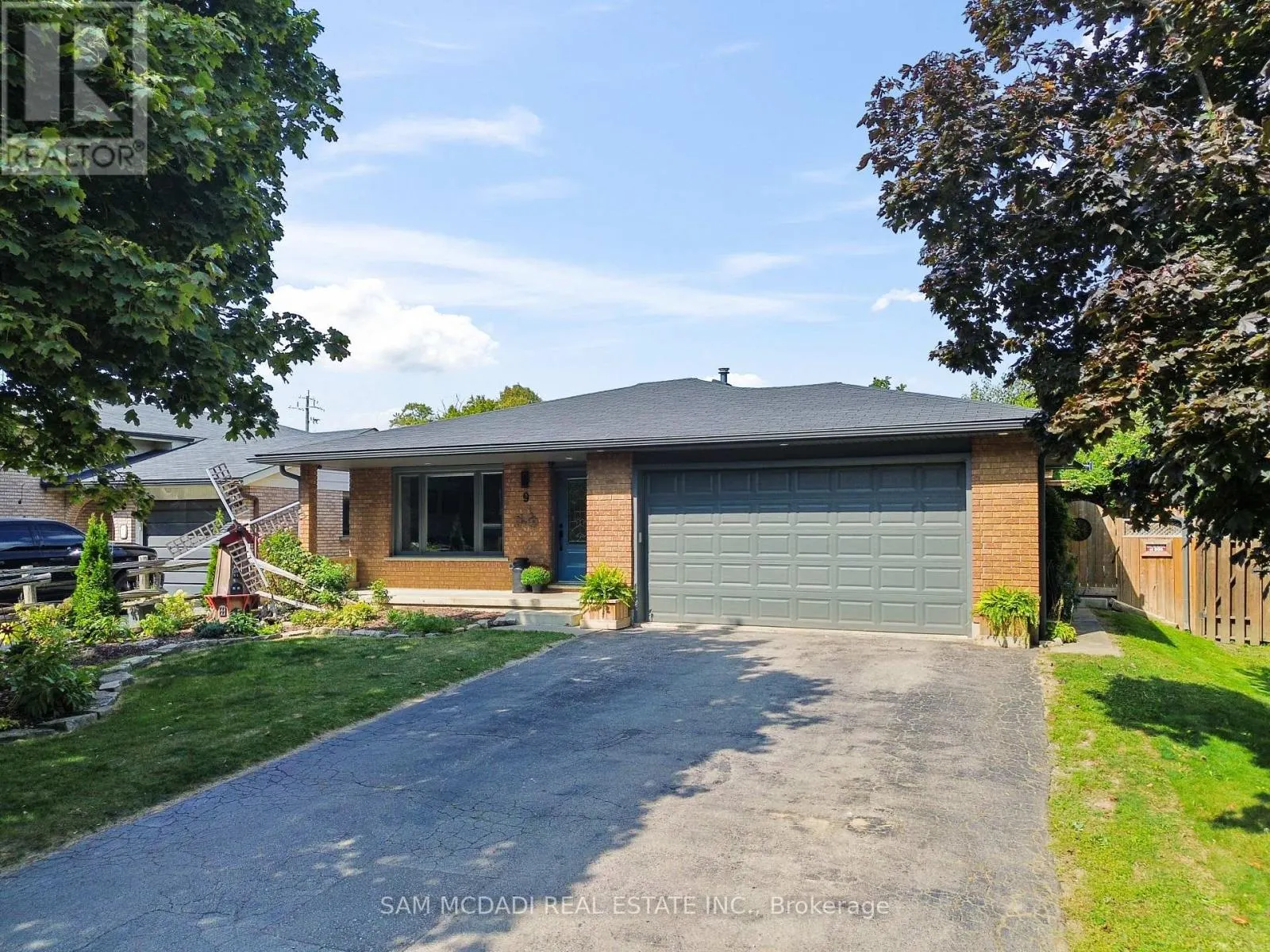 9 ROSEWOOD COURT