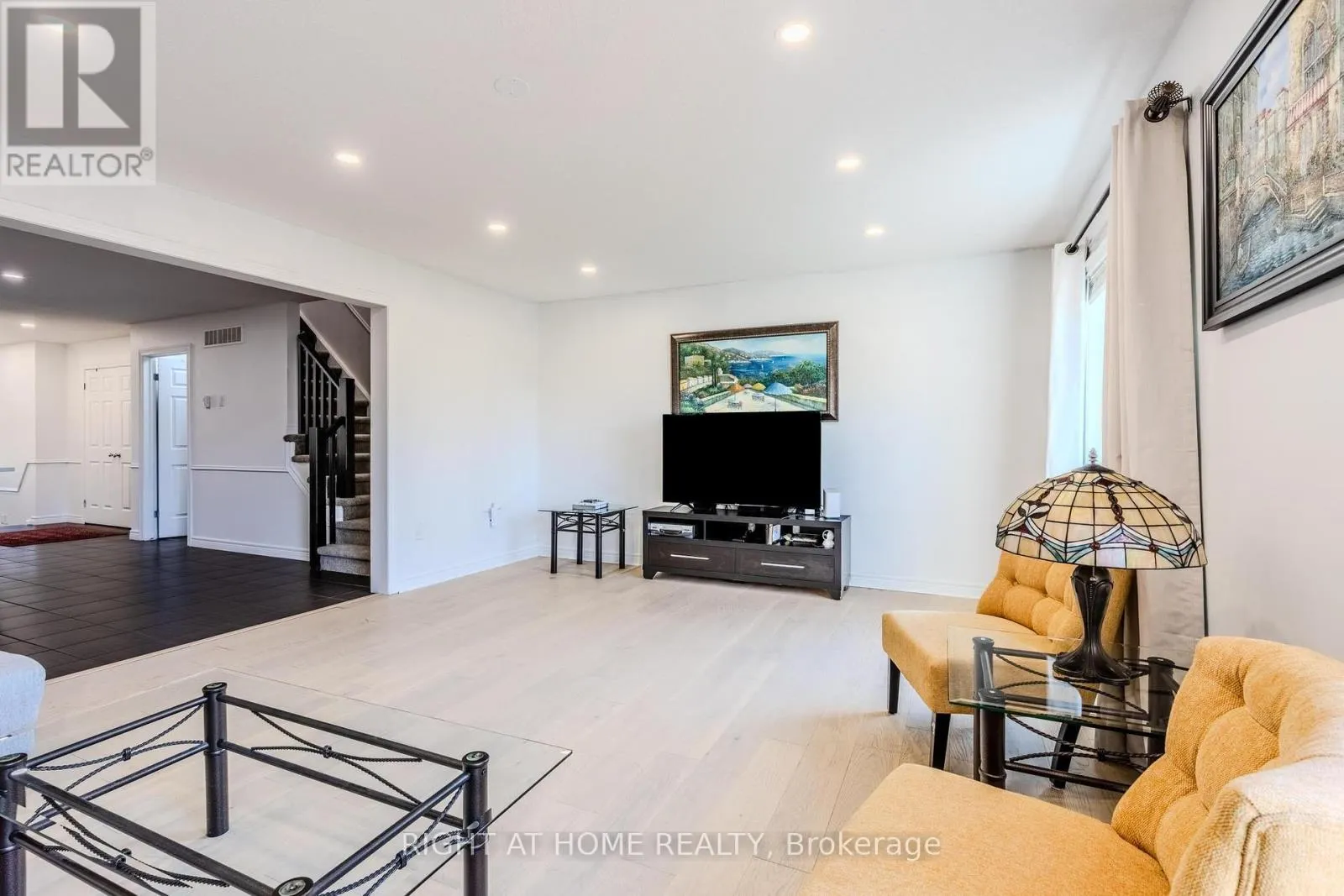 26 - 14 AMOS DRIVE