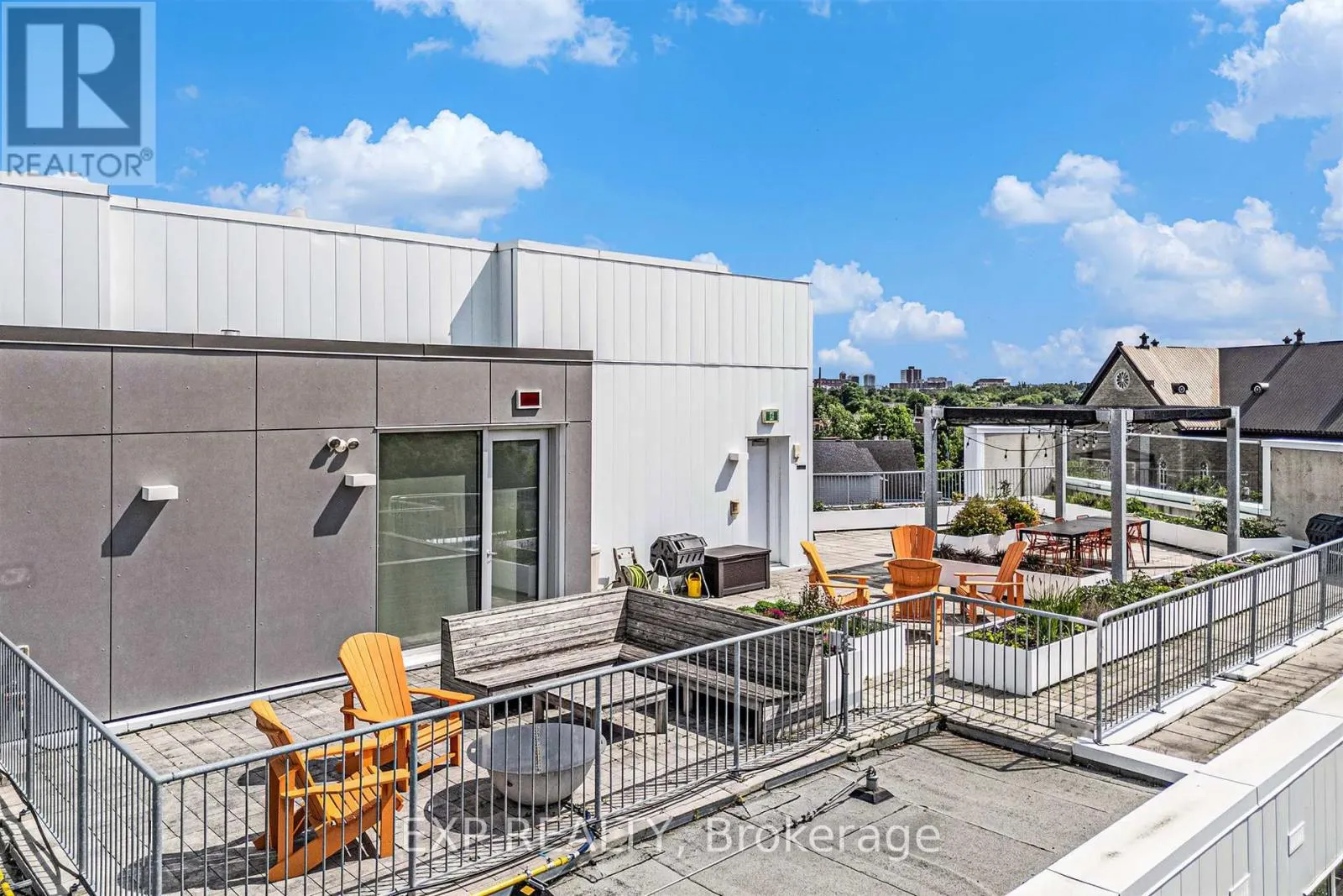 206 - 1000 WELLINGTON STREET W