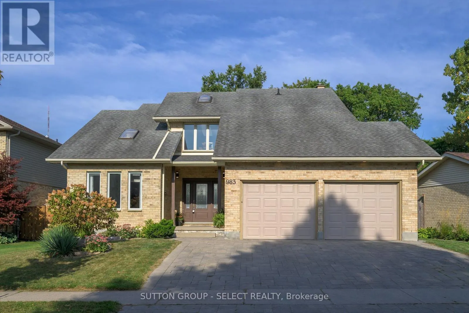 983 COUNTRY CLUB CRESCENT