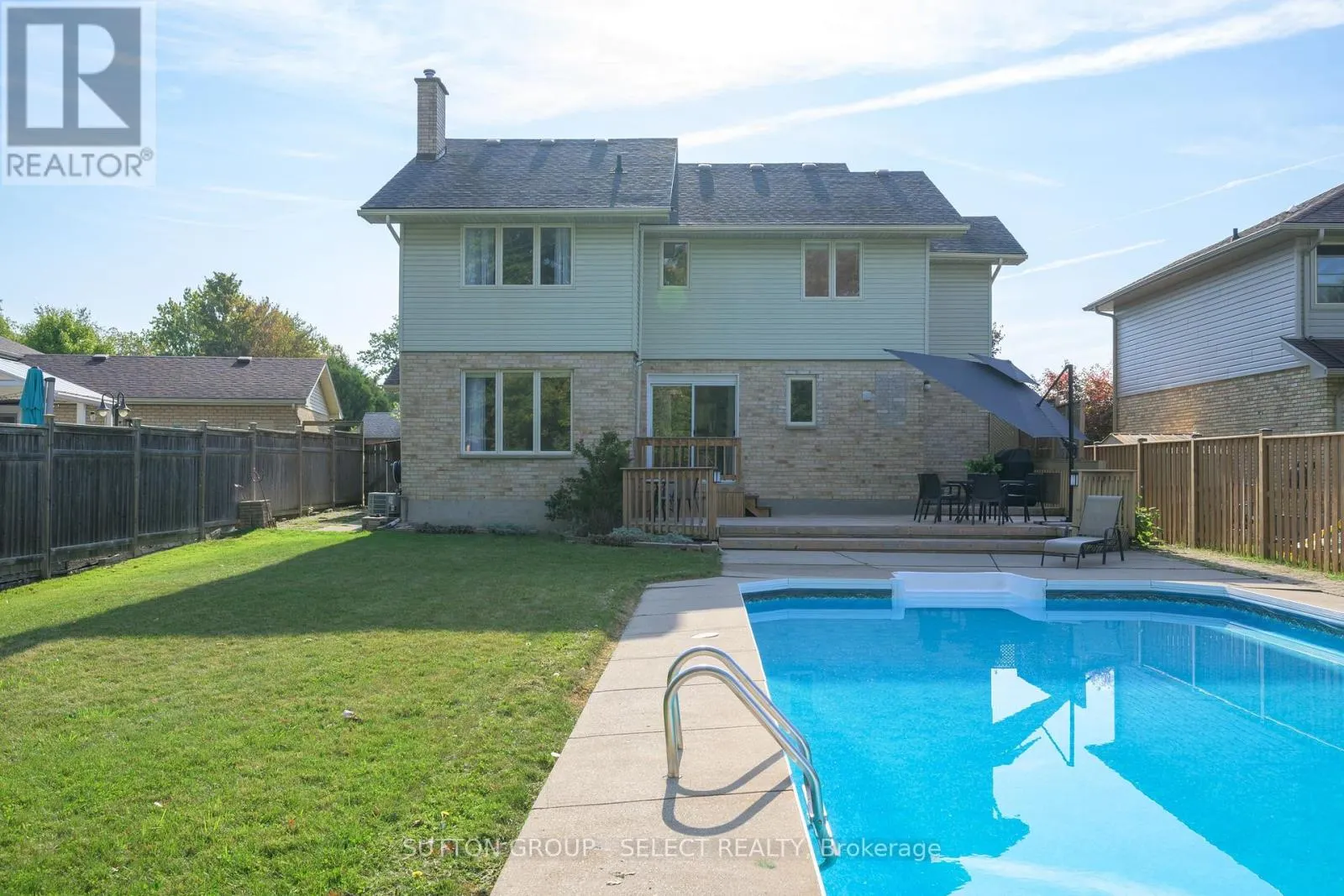 983 COUNTRY CLUB CRESCENT